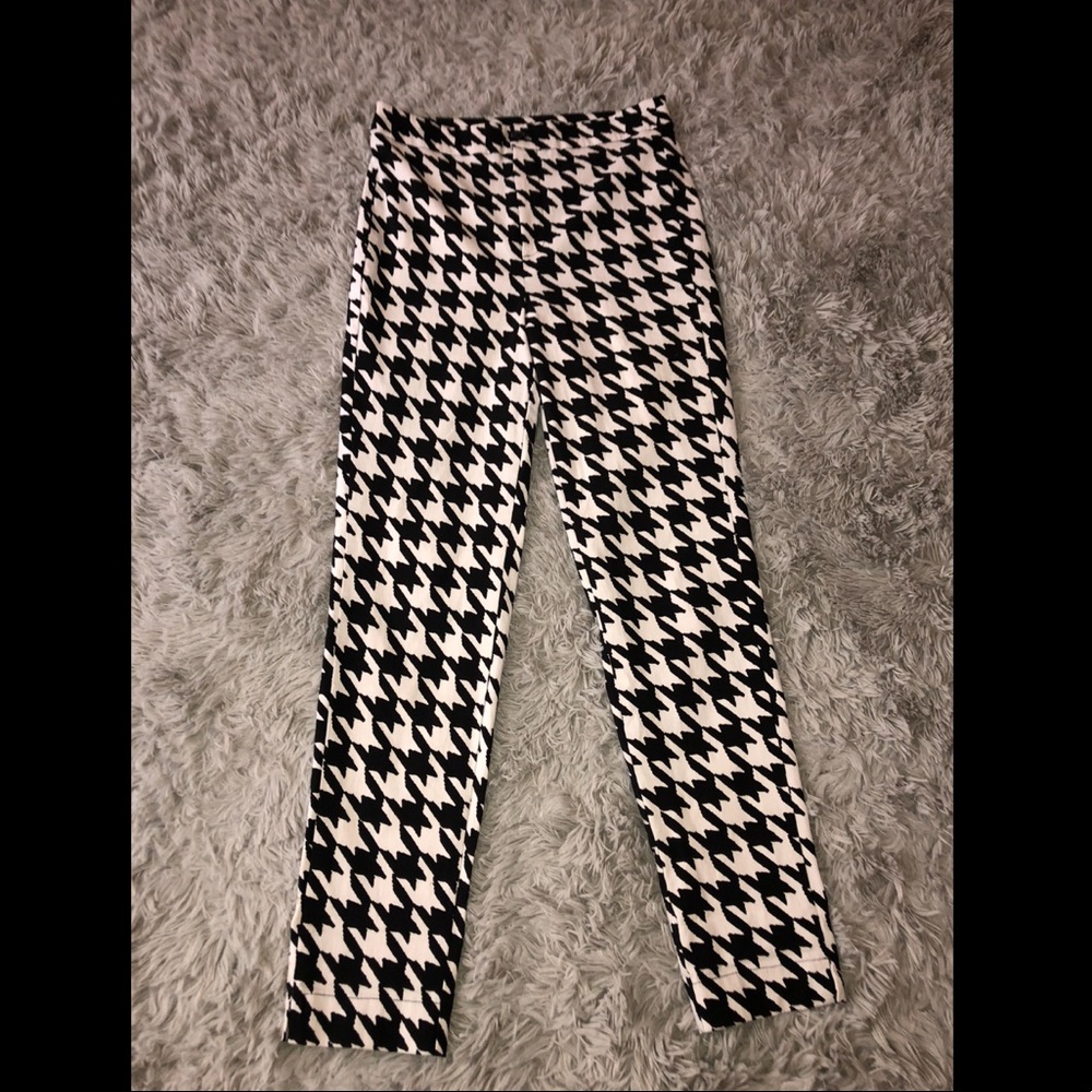 Stylish Black and White pants 🖤🤍